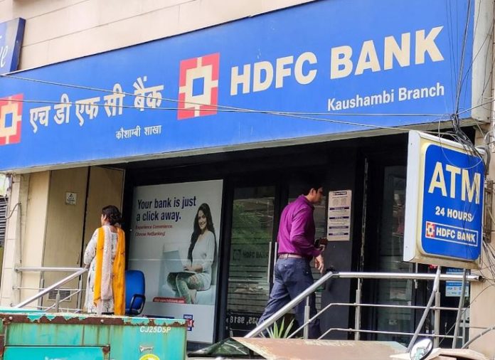 Hdfc Bank Increased The Interest Rates Of Fixed Deposits Compare With Sbi And Pnb Like This 9012