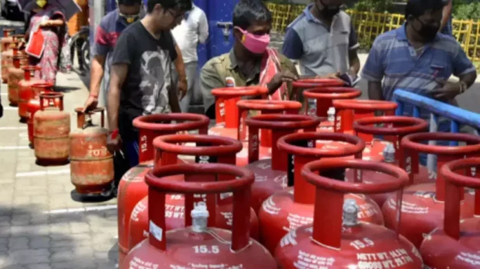 LPG Price today LPG cylinder became cheaper by Rs 36, know how much is the price now