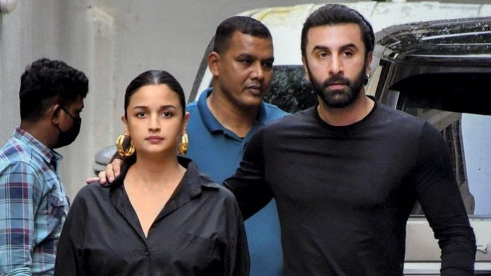 Ranbir Kapoor furious over Alia Bhatt's private photos being leaked, security increased at home